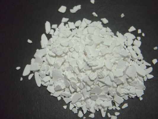 cloruro de calcio 74%flakes lleno con el bolso del PE para los pobres que nadan