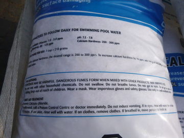 Un buen precio. cloruro de calcio 74%flakes lleno con el bolso del PE para los pobres que nadan en línea