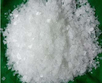 Un buen precio. escamas blancas puras 46%min del hexahidrato del cloruro del magnesio en línea